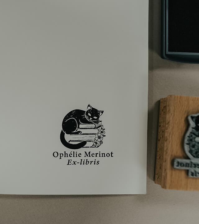 Tampon en Bois Ex-libris "Chat sur livres"