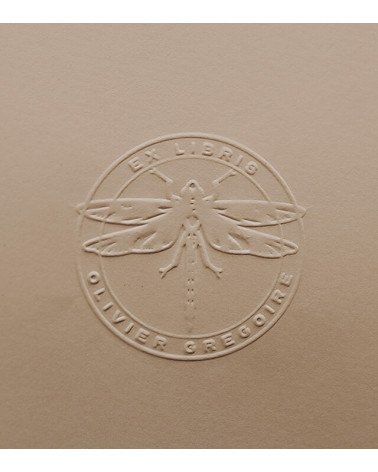 Timbre à sec ex-libris modèle "Libellule" exemple empreinte