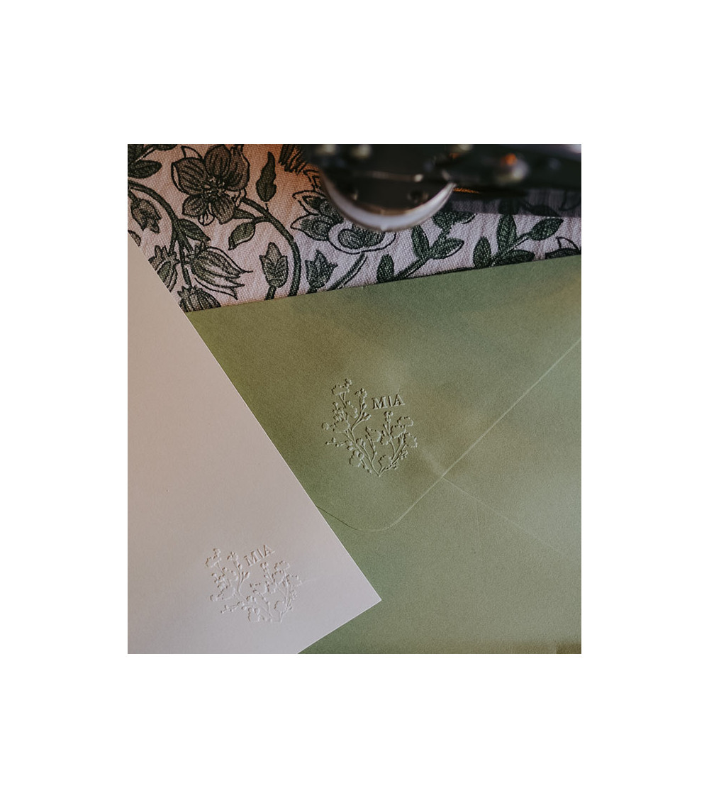 Pince à gaufrer Initiales pour personnaliser votre papeterie de Mariage.