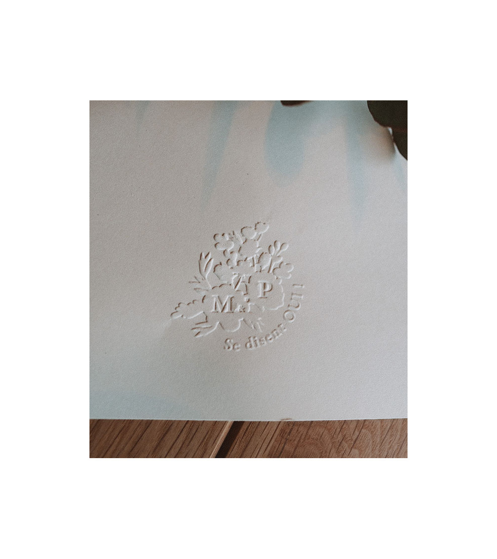 Timbre à sec pour gaufrer vos Initiales sur vos faire-parts de Mariage.