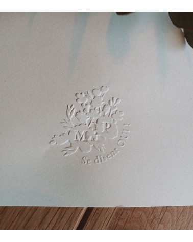 Timbre à sec pour gaufrer vos Initiales sur vos faire-parts de Mariage.