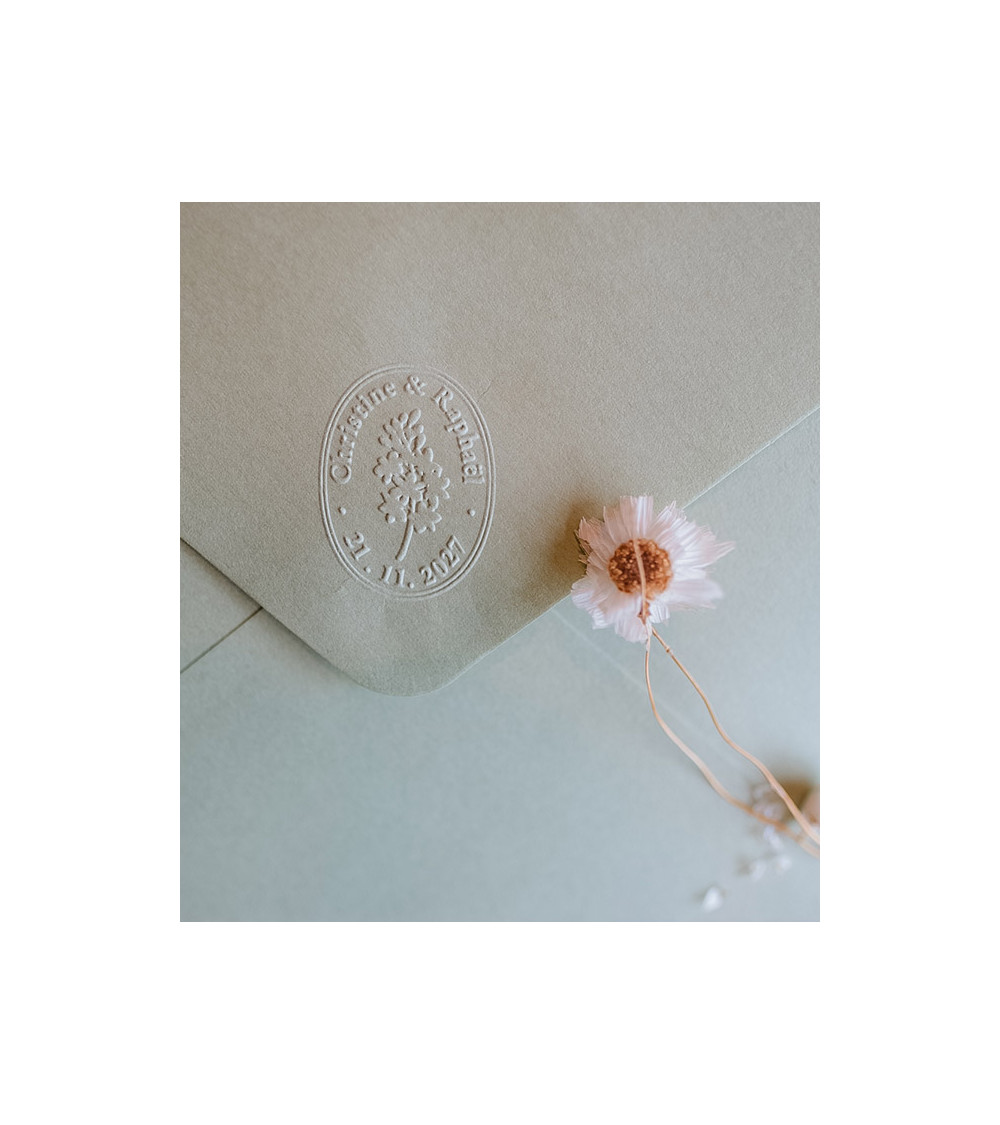 Timbre à sec personnalisé avec vos prénoms et la date de votre sur votre Mariage.