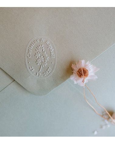 Timbre à sec personnalisé avec vos prénoms et la date de votre sur votre Mariage.