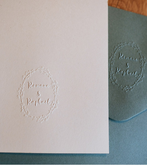 Pince à gaufrer pour personnaliser vos faire-parts et menus de Mariage.