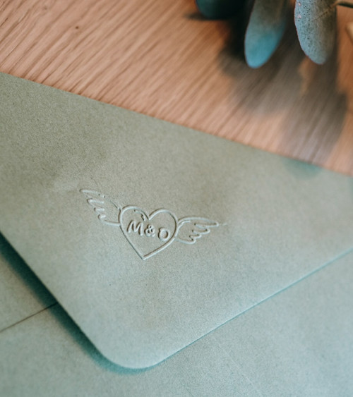 Timbre à sec pour gaufrer vos Initiales sur vos faire-parts de Mariage.