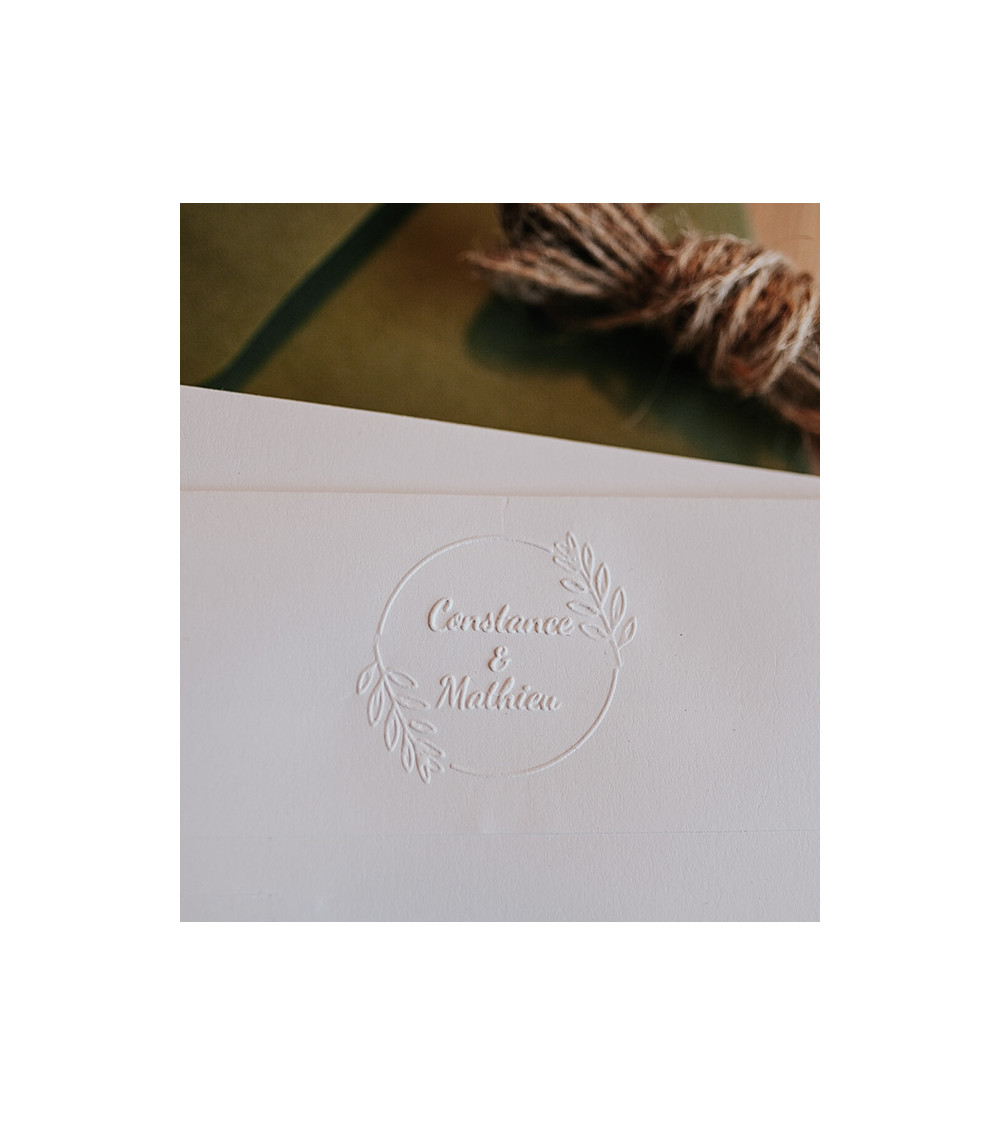 Timbre à sec pour gaufrer vos prénoms sur vos faire-parts de Mariage.