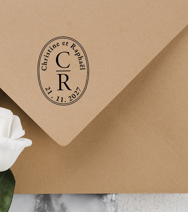 Tampon Mariage avec prénoms et date pour tamponner vos faire-parts et papeterie.