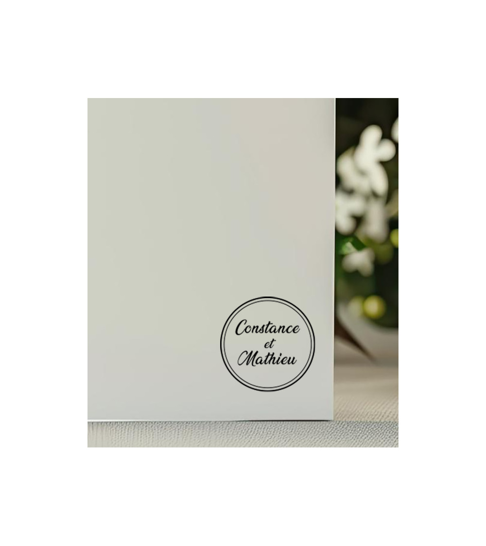Tampon Mariage rond avec deux prénoms tamponner vos faire-parts et autres supports.