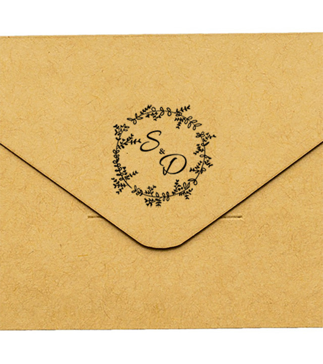 Tampon Mariage Couronne et initiales au centre.