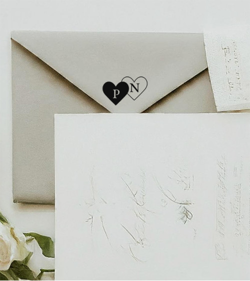 Tampon Mariage personnalisé vos initiales dans deux cœurs.