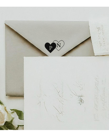 Tampon Mariage personnalisé vos initiales dans deux cœurs.