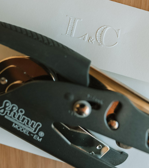 Timbre pour embosser vos initiales sur du papier