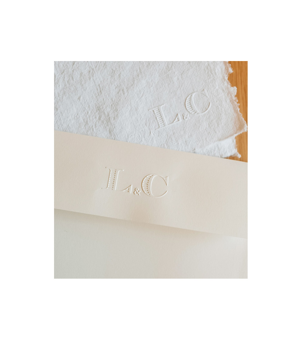 Timbre pour embosser vos initiales sur du papier