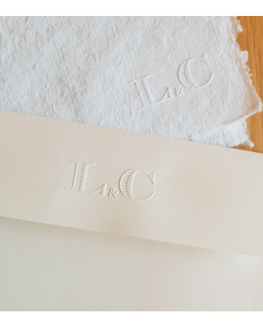 Timbre pour embosser vos initiales sur du papier