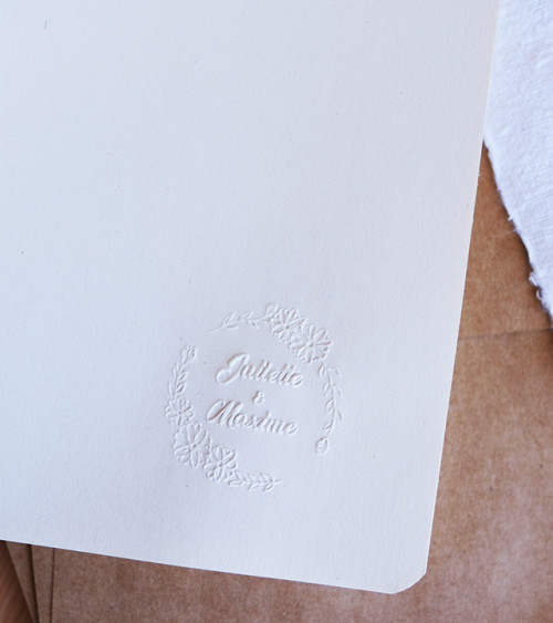 Timbre à sec pour marquer vos faire-parts de mariage